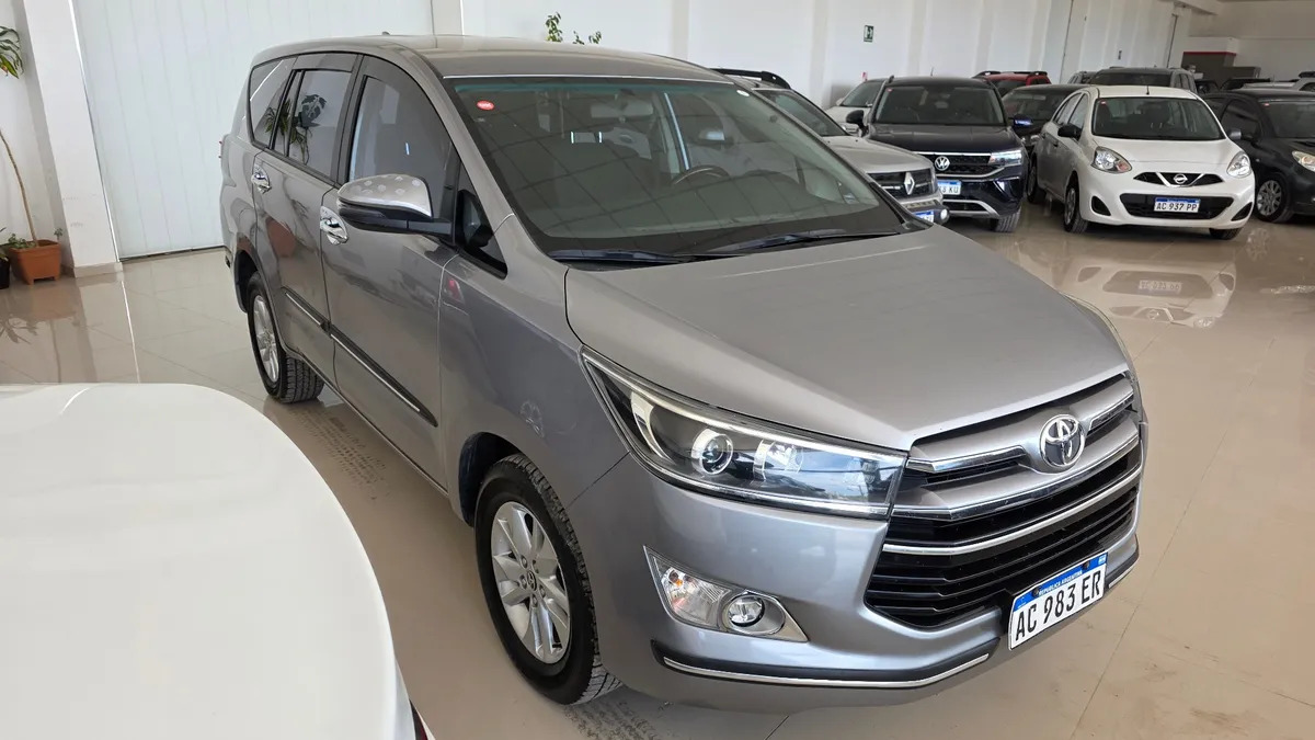 Toyota Innova 2.7 Srv 6at 8a