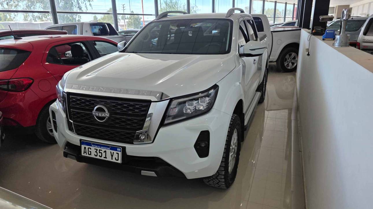 Nissan Frontier XE 2.3 4×4