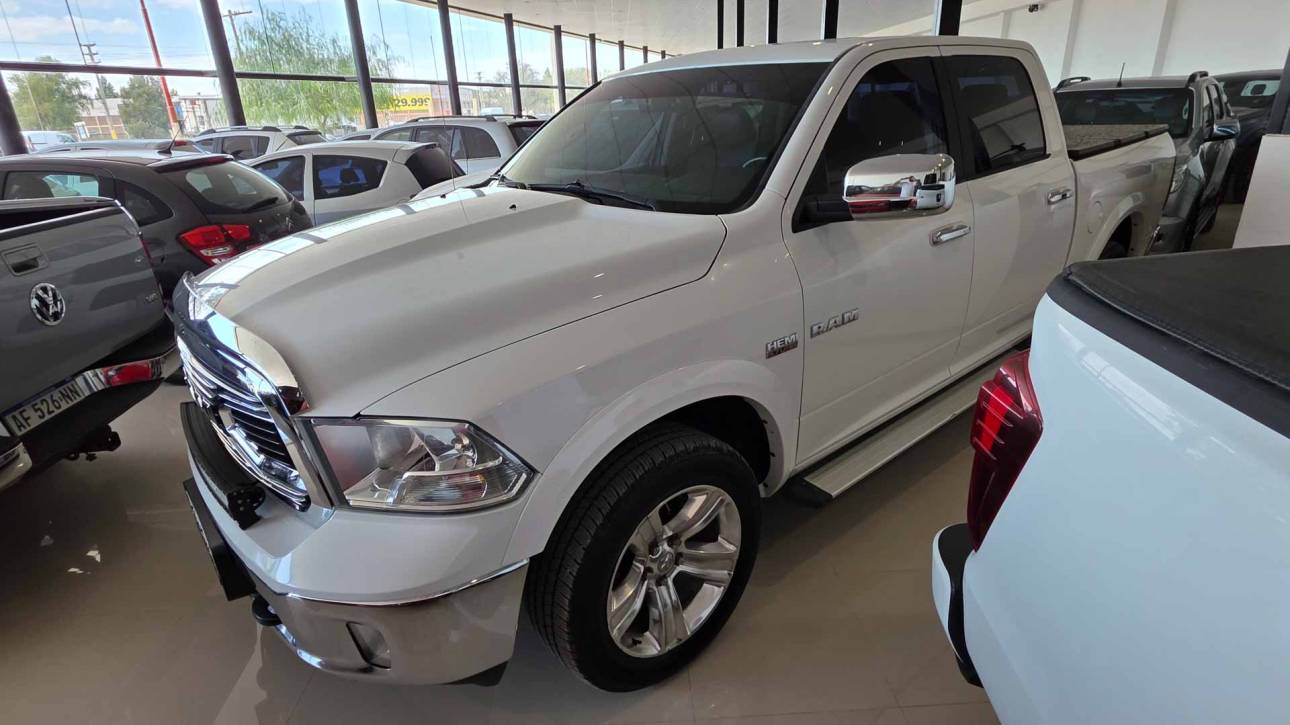 Ram 1500 Laramie 5.7 V8 4×4