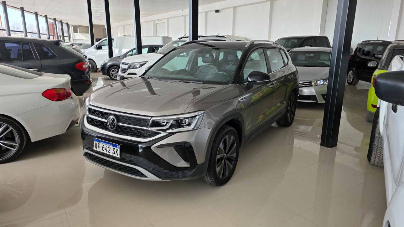VW Taos Hero