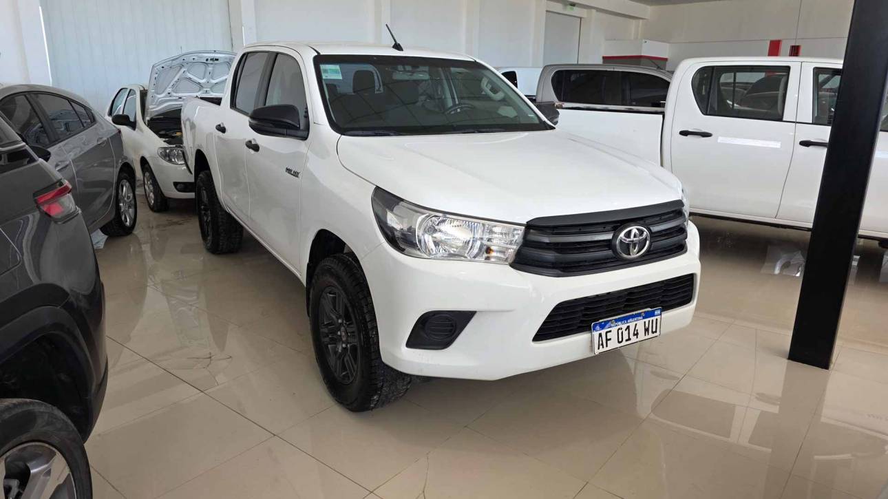 Toyota Hilux 2.4 DX 4×2